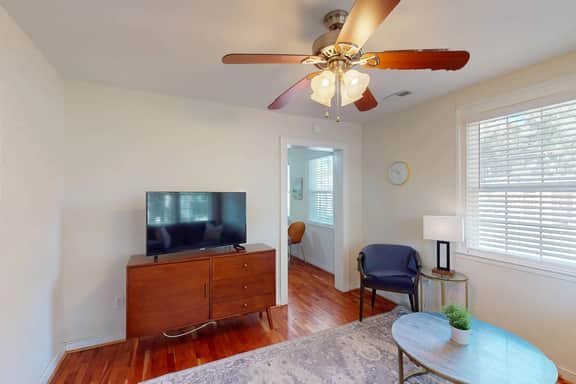 Quiet Retreat Near Downtown Charleston
