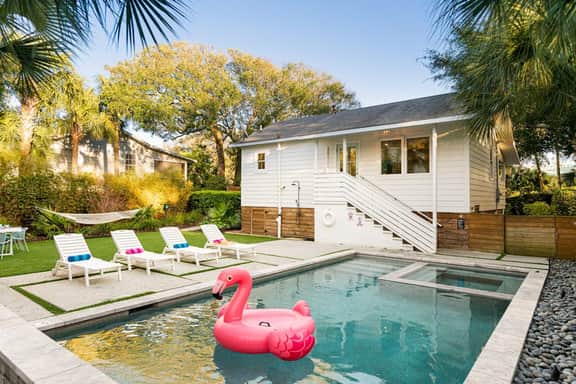 Recently updated bungalow w/pool & spa - dog friendly, short walk to beach