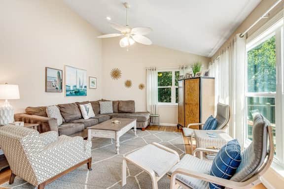 Relaxing oceanside home w/ multiple decks, outdoor shower- steps to beach access