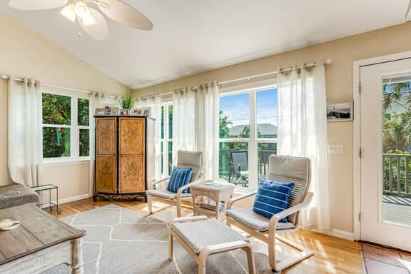 Relaxing oceanside home w/ multiple decks, outdoor shower- steps to beach access