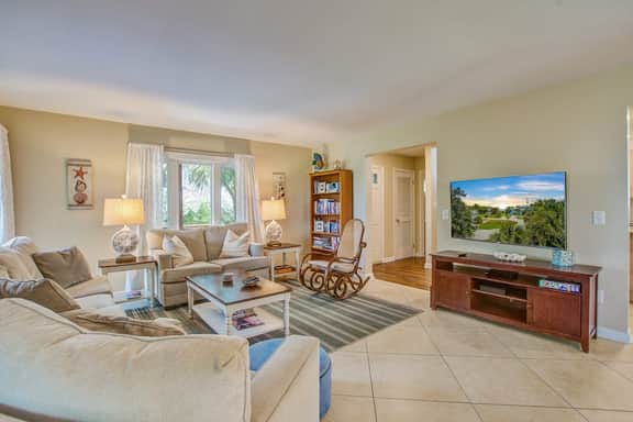 Restful beach home w/ large screen porch and open deck - easy walk to beach