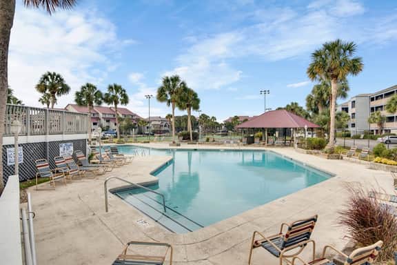 Riverfront condo with great river view, pool & tennis - close to beach & town