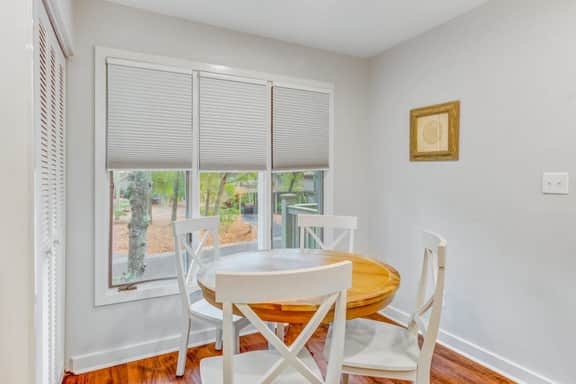Scenic view cottage w/ Free Wifi - just a short walk to the beach & park