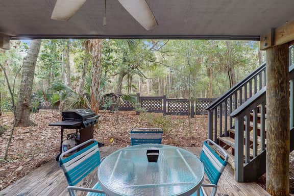 Scenic-view cottage with sunroom, deck, kitchen & pool - close to beach & golf