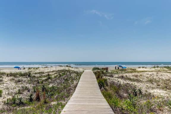 Second floor oceanfront villa with deck & full kitchen super close to the beach
