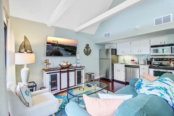 Second-floor villa with great lagoon views - steps from the beach
