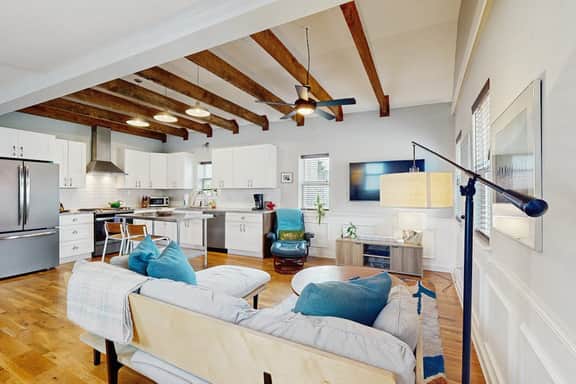 Sleek Cottage - High-Speed WiFi, Central AC, Private Deck - Walk to Restaurants