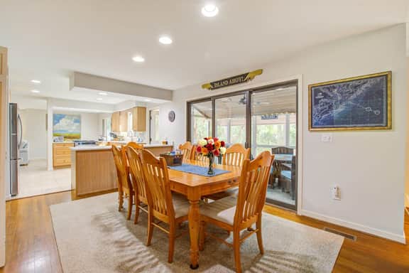 Spacious, dog-friendly home with screened porch, next to the beach path