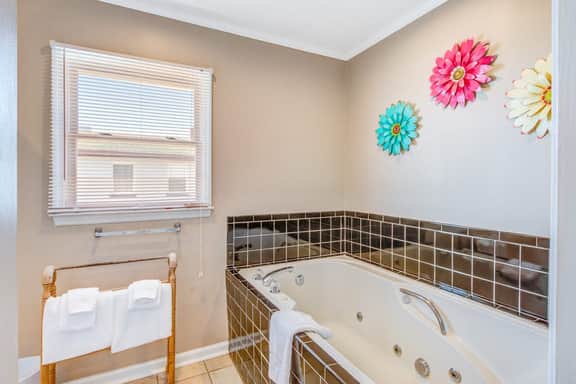 Stylish Oceanfront Home in a Great Location with WiFi & a Wood-Burning Fireplace