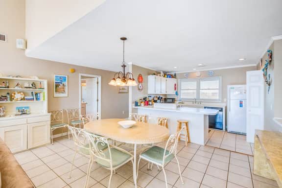 Stylish Oceanfront Home in a Great Location with WiFi & a Wood-Burning Fireplace