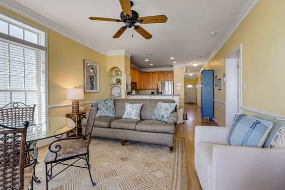 Third-floor condo with views of the ocean & shared pool