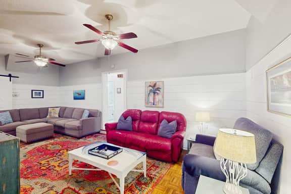 Welcoming home steps to the beach and downtown with WiFi and screened porch