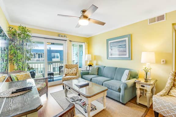 Well-appointed villa w/ community pool, ocean view, free WiFi