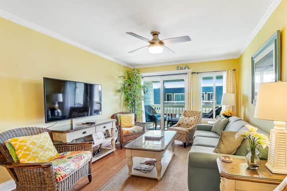 Well-appointed villa w/ community pool, ocean view, free WiFi