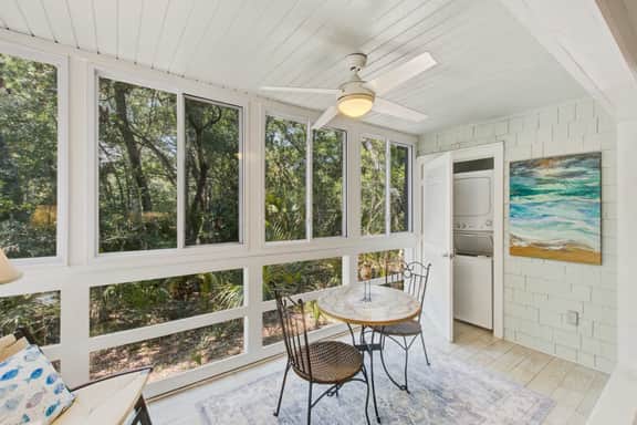 First floor ocean area condo with sunroom/ Free WiFi - close to the beach/ park