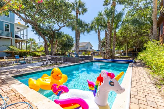 Coastal dog-friendly home with pool, ocean views & fenced yard - Image 4