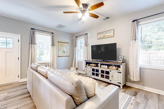 Modern cottage with all-new interior, patio, AC, & W/D - near beaches & golf - Image 4