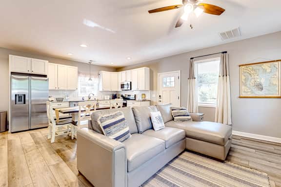 Modern cottage with all-new interior, patio, AC, & W/D - near beaches & golf - Image 3