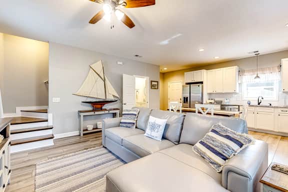 Modern cottage with all-new interior, patio, AC, & W/D - near beaches & golf - Image 2