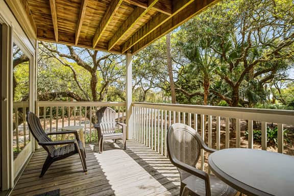 Beautiful villa surrounded by lush landscaping - walk to beach, golf & pool - Image 4