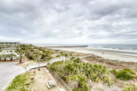 Oceanfront corner condo w/ spectacular view & shared pool/fishing pier - Image 3