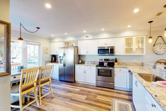 30-Day Marshfront Rental Condo w/Amazing Views, 2 Porches, Laundry & Shared Pool - Image 3
