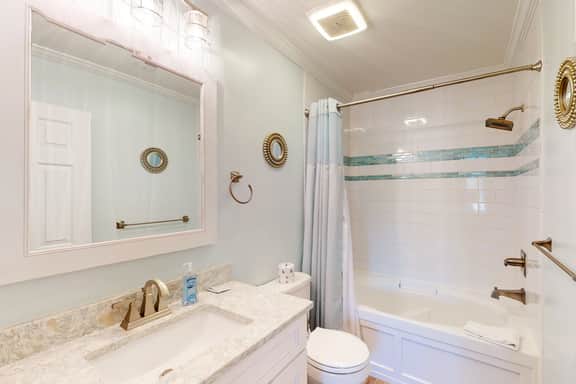 30-Day Marshfront Rental Condo w/Amazing Views, 2 Porches, Laundry & Shared Pool - Image 5