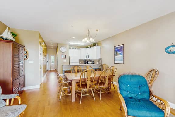 First-floor beach condo w/Gulf and ocean views and two covered decks - Image 4
