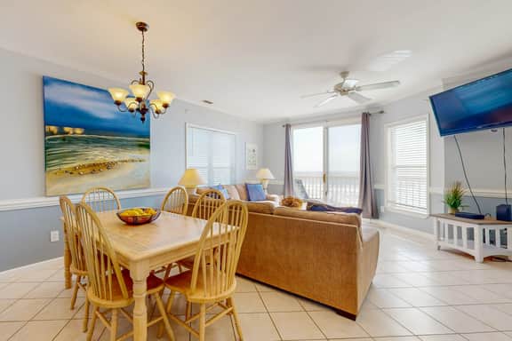 Dog-friendly penthouse with oceanfront balcony - steps to Folly Beach Pier - Image 5