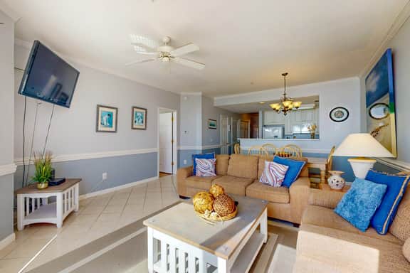 Dog-friendly penthouse with oceanfront balcony - steps to Folly Beach Pier - Image 4