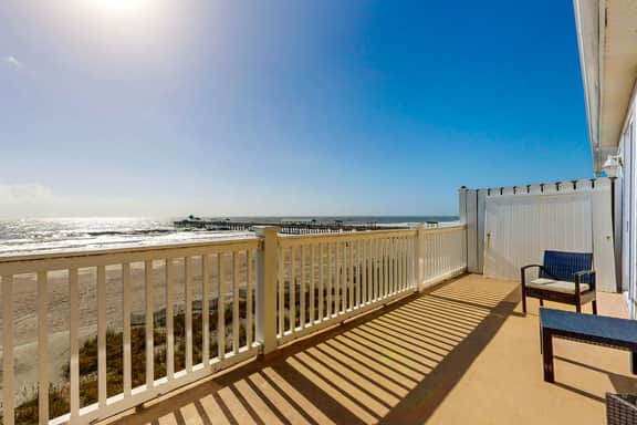 Dog-friendly penthouse with oceanfront balcony - steps to Folly Beach Pier - Image 3