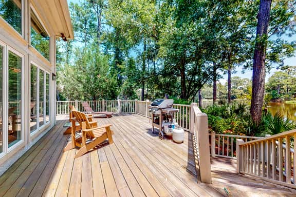 Updated island estate with serene lagoon views & 2 decks - bike to beach - Image 3
