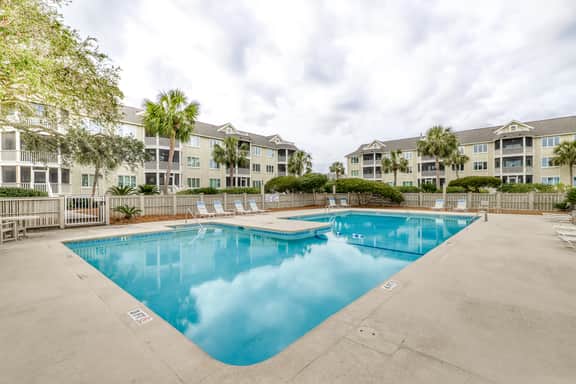 Lovely top floor villa in Wild Dunes with partial ocean views, pool, & W/D - Image 2