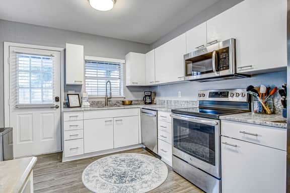 Spacious Dog-Friendly Retreat | Walk to Beach - Image 5
