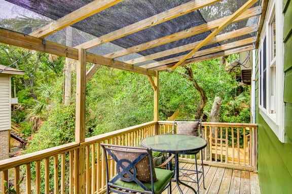Dog-friendly tropical oasis w/ private deck/ yard - close to beach & everything - Image 3