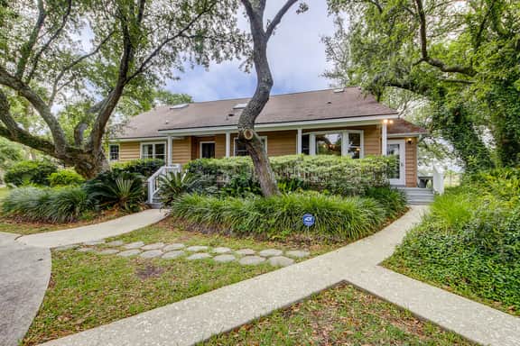 Beautiful home on lush lot with boardwalk to marsh, large deck, wifi, central ac - Image 4