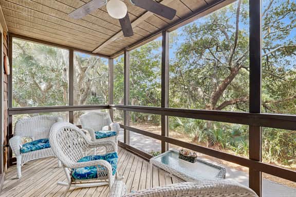 First floor villa with lagoon views within walking distance to the beach/parks - Image 2