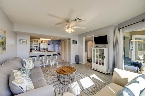 1st-floor condo with beach access, patio, & outdoor pool - snowbirds welcome - Image 4