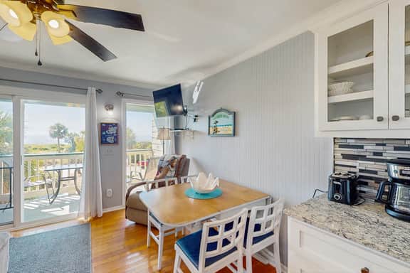 Renovated villa with gorgeous ocean views, pool, grills, & great location - Image 5