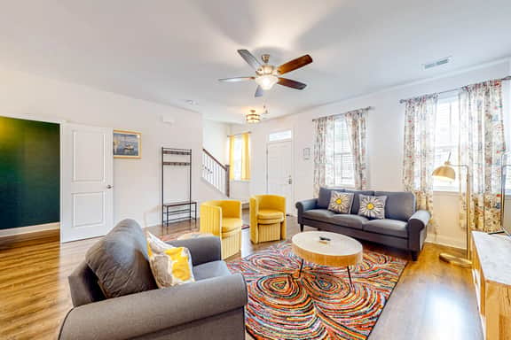 Snowbird-friendly townhouse with pool, tennis court, & central AC - Image 3
