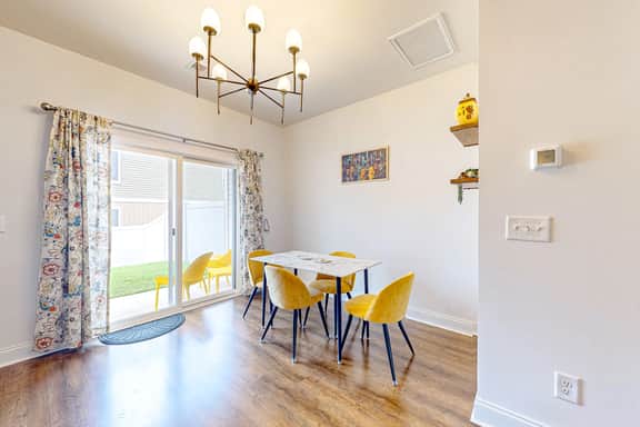 Snowbird-friendly townhouse with pool, tennis court, & central AC - Image 4
