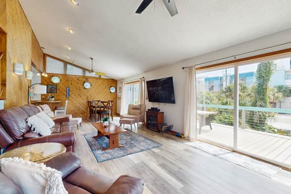 Dog-Friendly Beach Home w/ Free WiFi & Private Washer/Dryer - Near Beach & Pier - Image 4