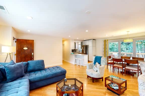 Comfortable dog-friendly home next door to rec center - blocks from beach access - Image 2