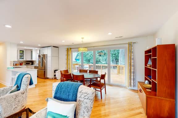 Comfortable dog-friendly home next door to rec center - blocks from beach access - Image 3