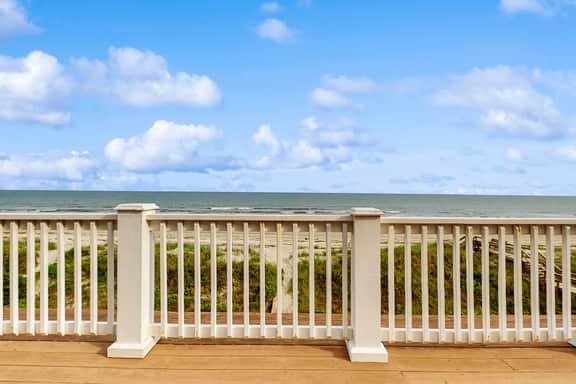 Gorgeous beachfront home with stunning ocean views - walk into town - Image 3