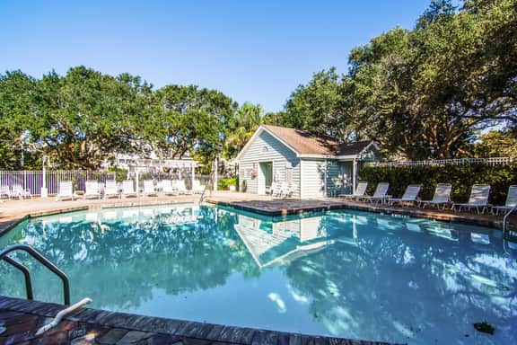 Beautifully decorated cottage steps from the beach with pool & open layout - Image 2