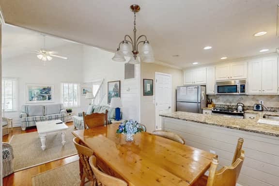 Beautifully decorated cottage steps from the beach with pool & open layout - Image 5