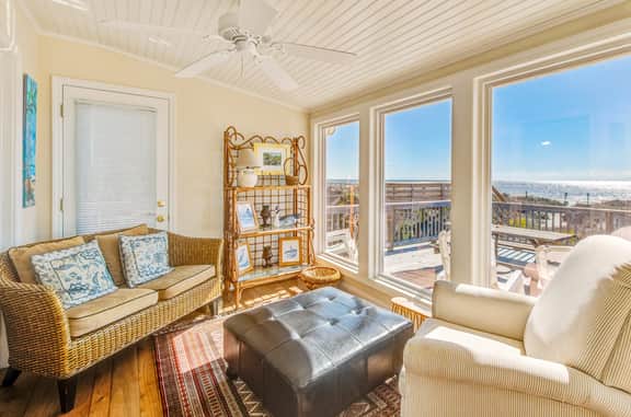 Spacious oceanfront home w/ free WiFi and large deck overlooking the beach - Image 5