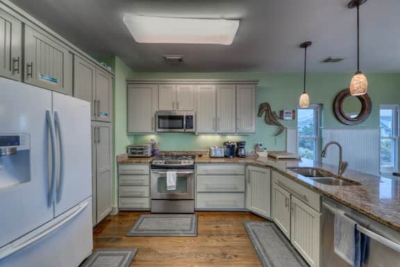Raised oceanfront home with elevator & outdoor shower just steps from beach - Image 3