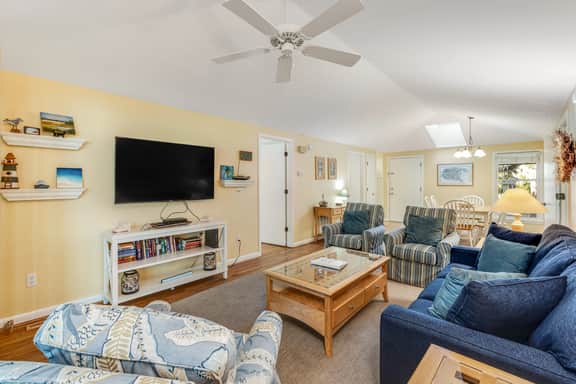 Charming Island Getaway with a Furnished Deck Offering Forest & Fairway Views - Image 2